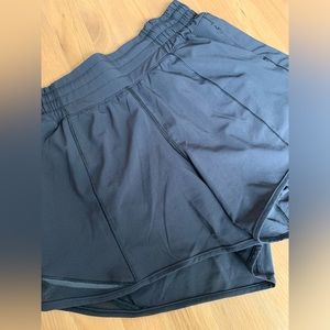 Lululemon Hotty Hot High-Rise short 4”